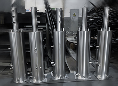 數(shù)控車(chē)床。CNC 數(shù)控銑床精密加工